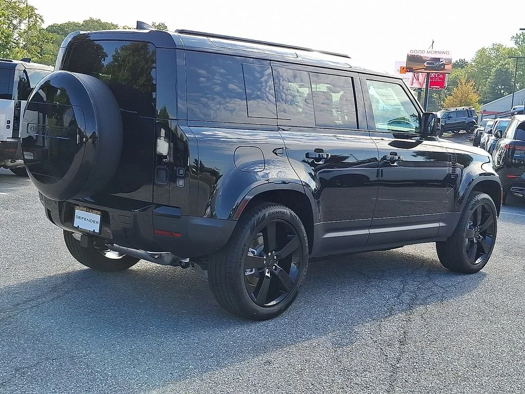 New 2026 Santorini Black Land Rover S image 3