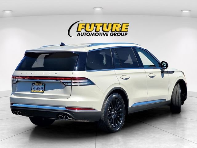 Used 2023 White Lincoln Reserve image 4
