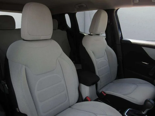 Used 2020 Blue Clearcoat Jeep Latitude image 10