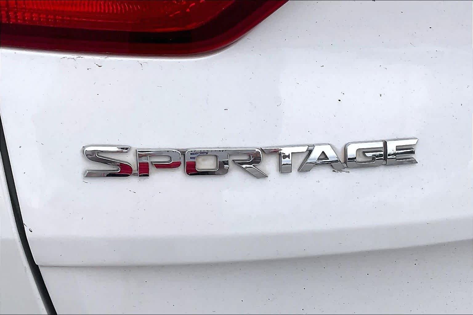 Used 2018 Snow White Pearl Kia EX image 30