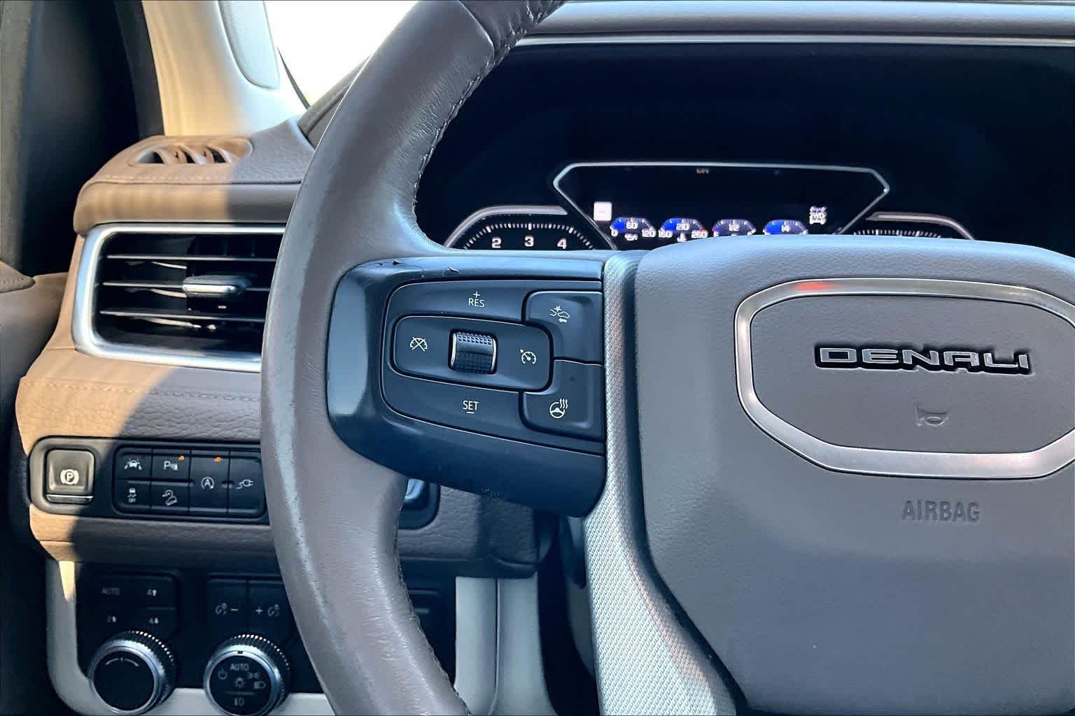Used 2021 White Frost Tricoat GMC Denali image 21