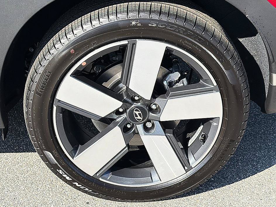 New 2027 Ecotronic Gray Hyundai Limited AWD image 5
