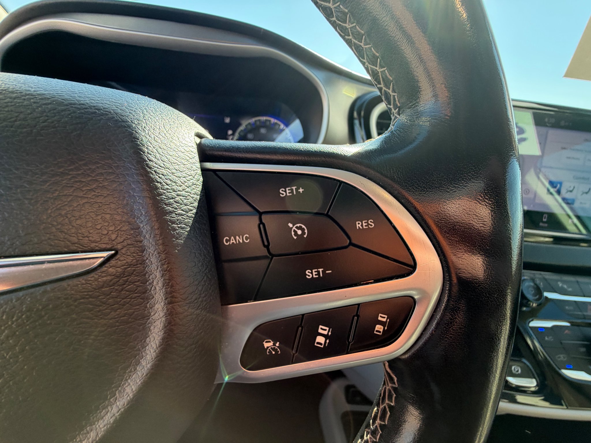 Used 2021 White Chrysler Touring L image 17