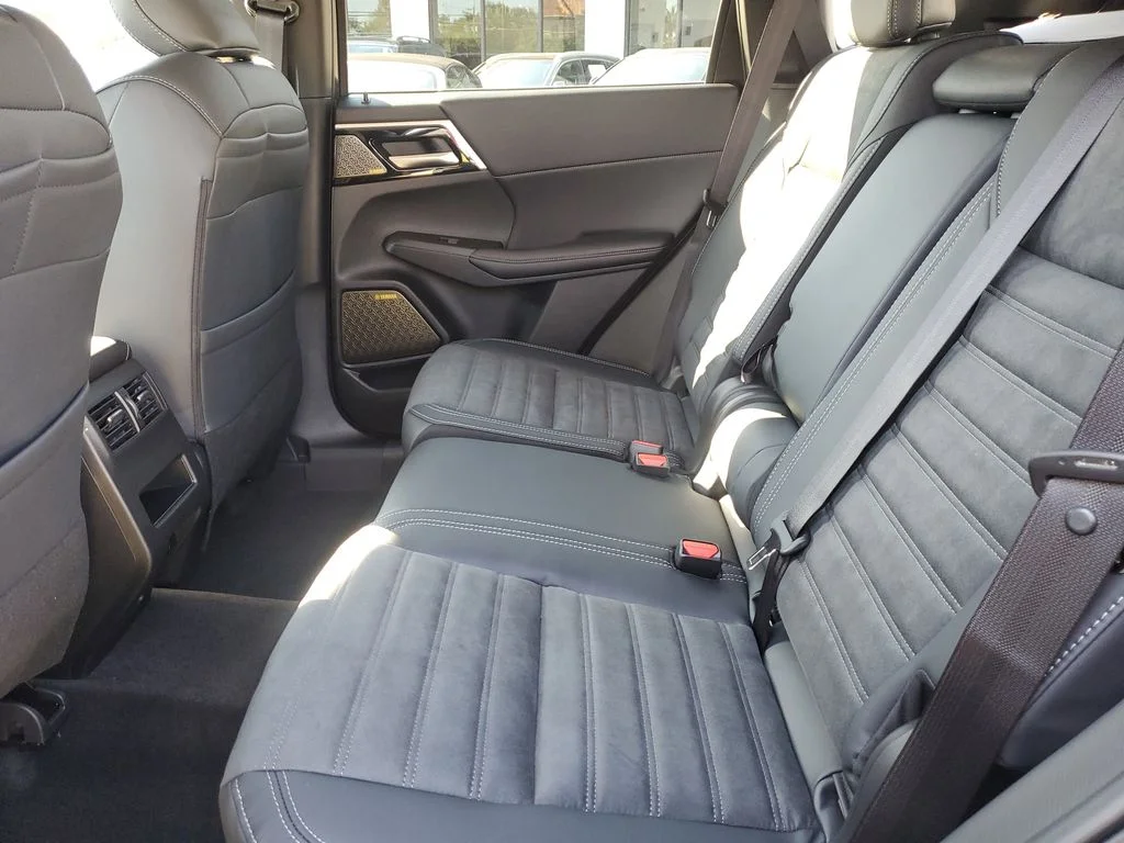 2026 Mitsubishi Outlander SE - Photo 15
