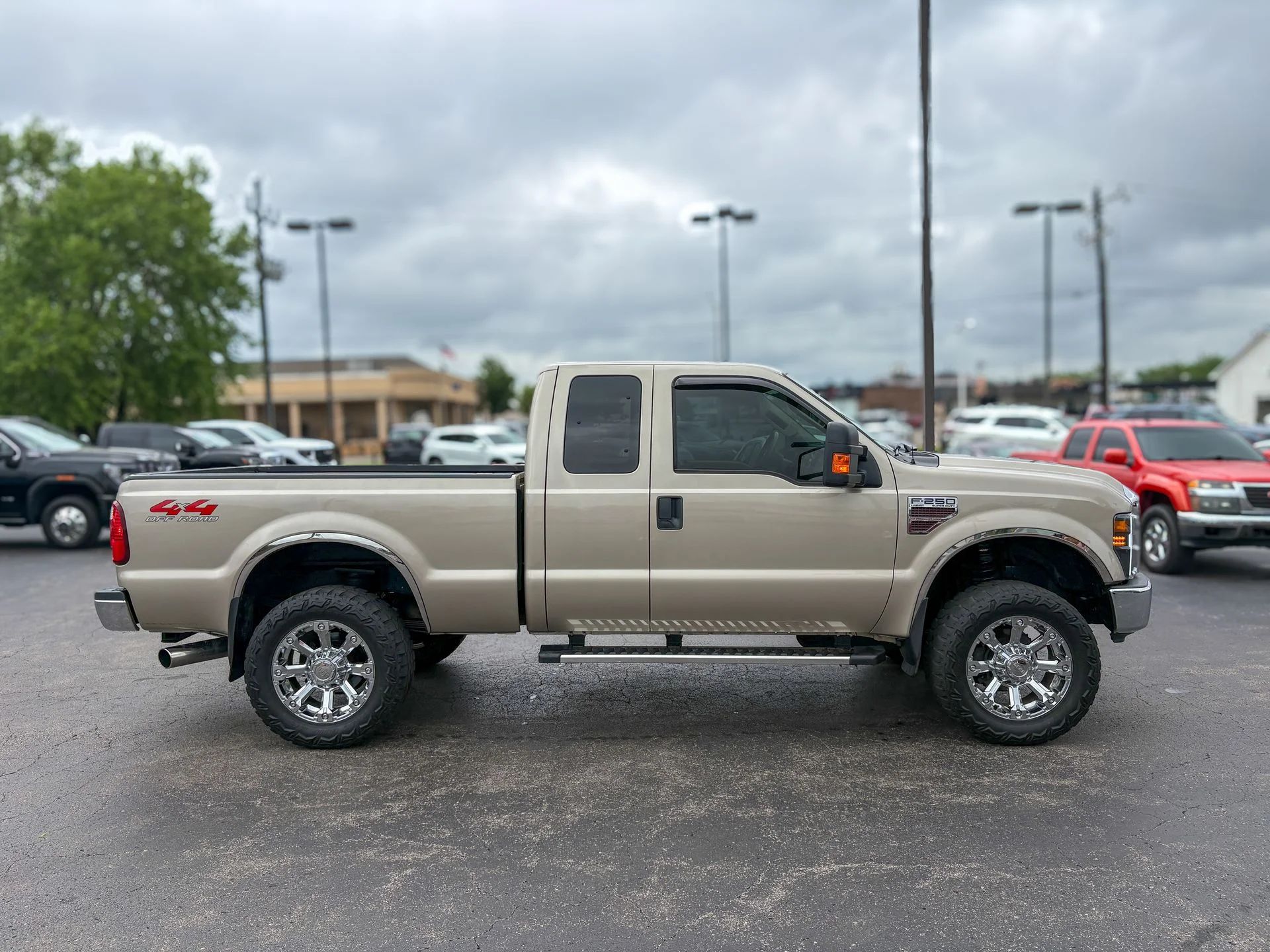 Used 2008 Gold Ford Lariat image 19