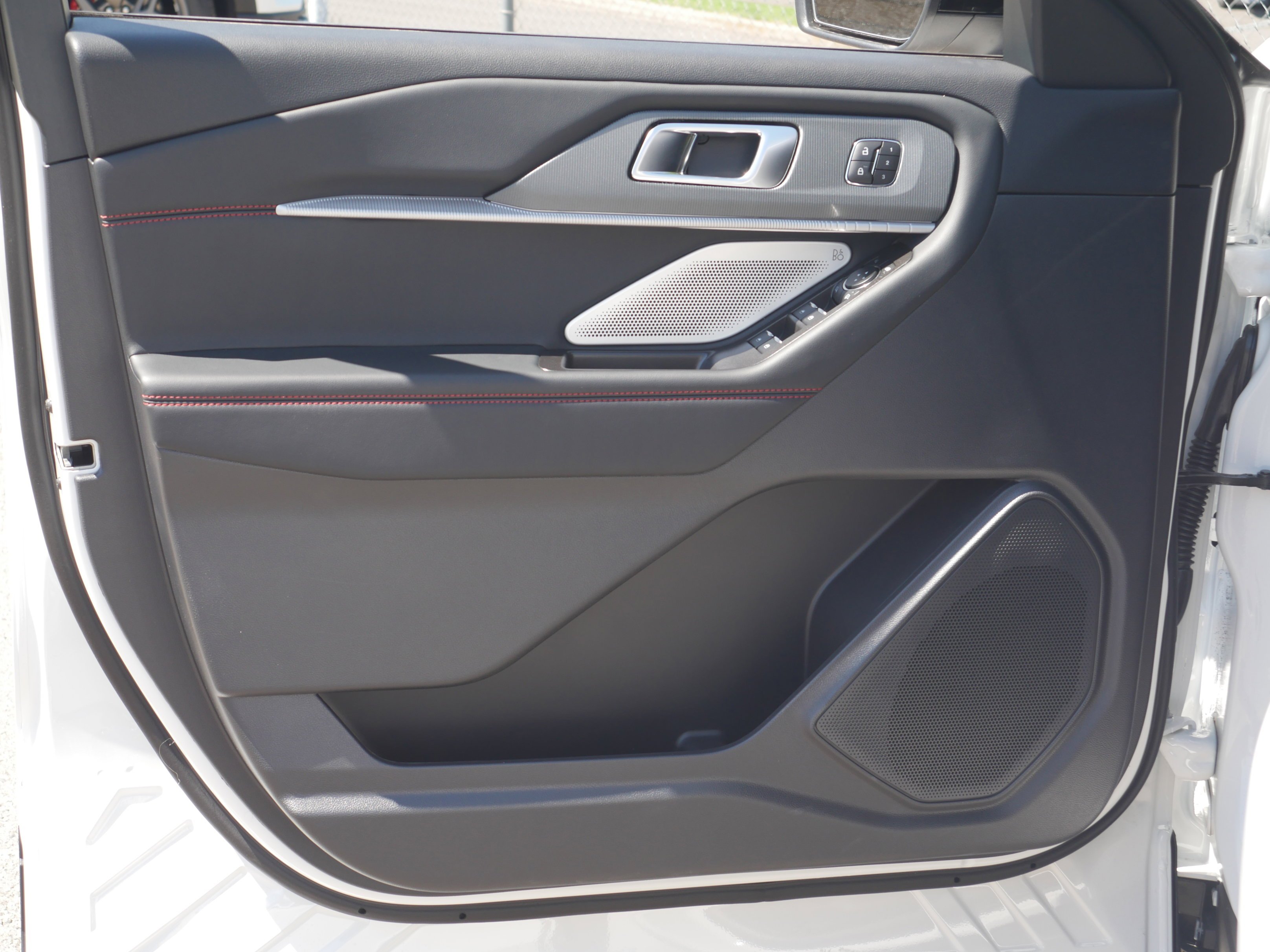 New 2026 Star White Metallic Tri-Coat Ford ST image 40