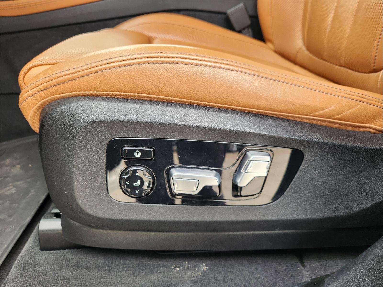 2021 BMW X7 photo 25 of 35