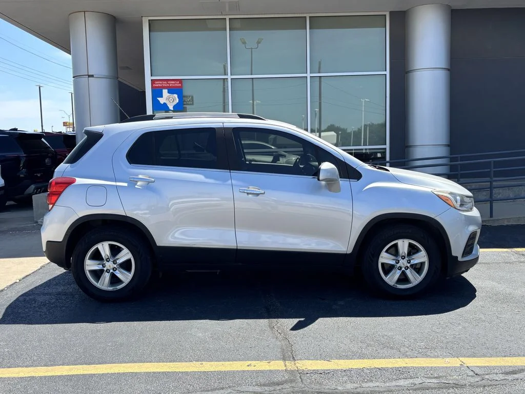 Used 2019 Chevrolet Trax LT with VIN KL7CJLSB1KB873092 for sale in Bedford, TX