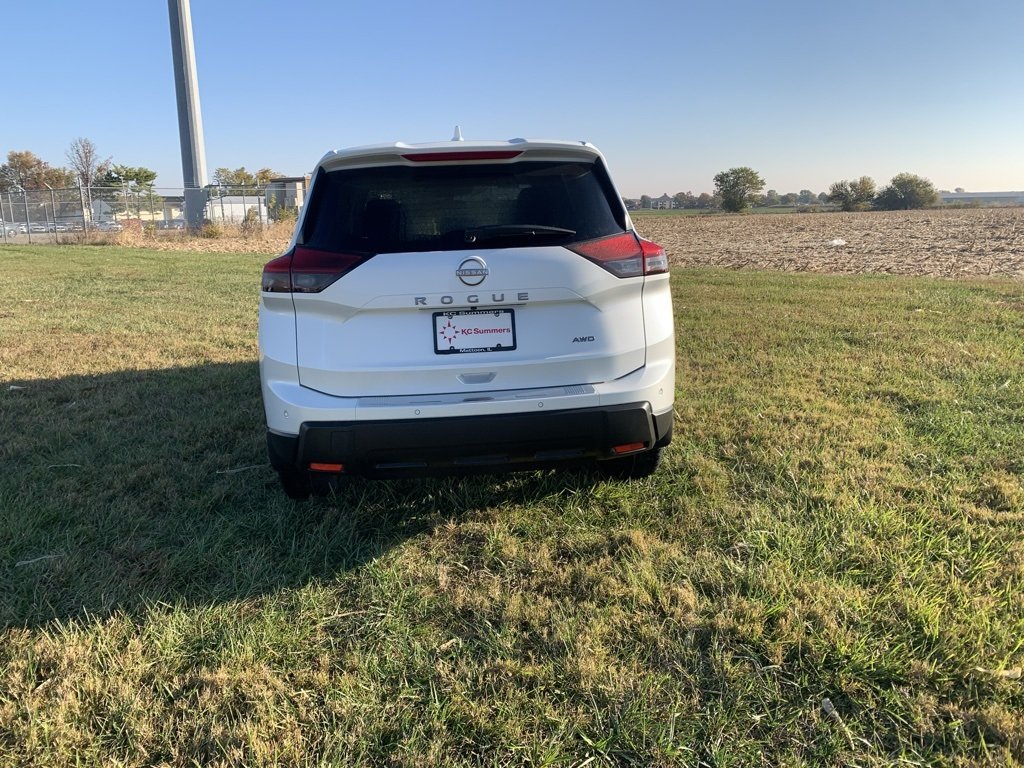 2026 Nissan Rogue SV photo 4