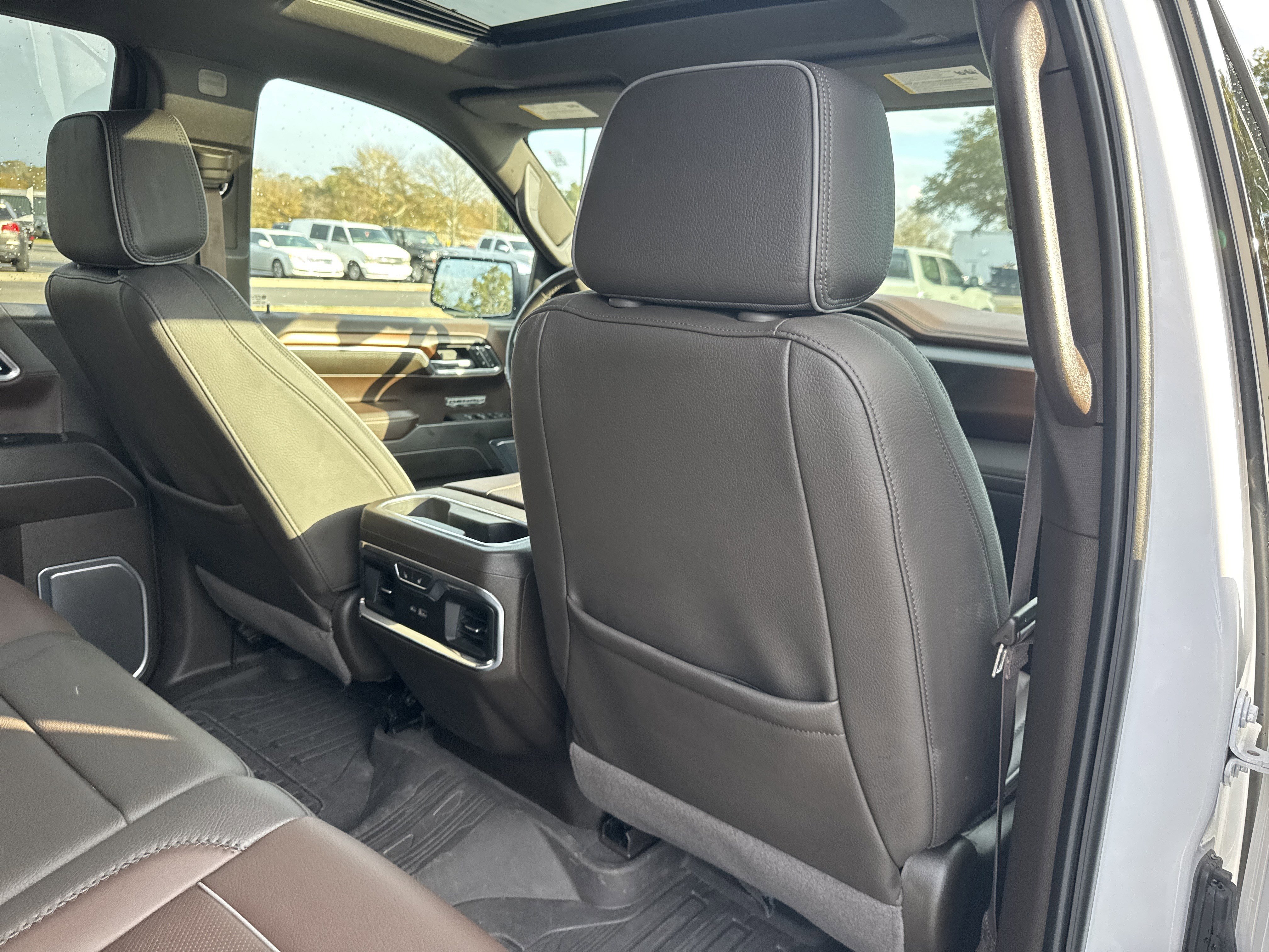 Used 2025 White Frost Tricoat GMC Denali image 30