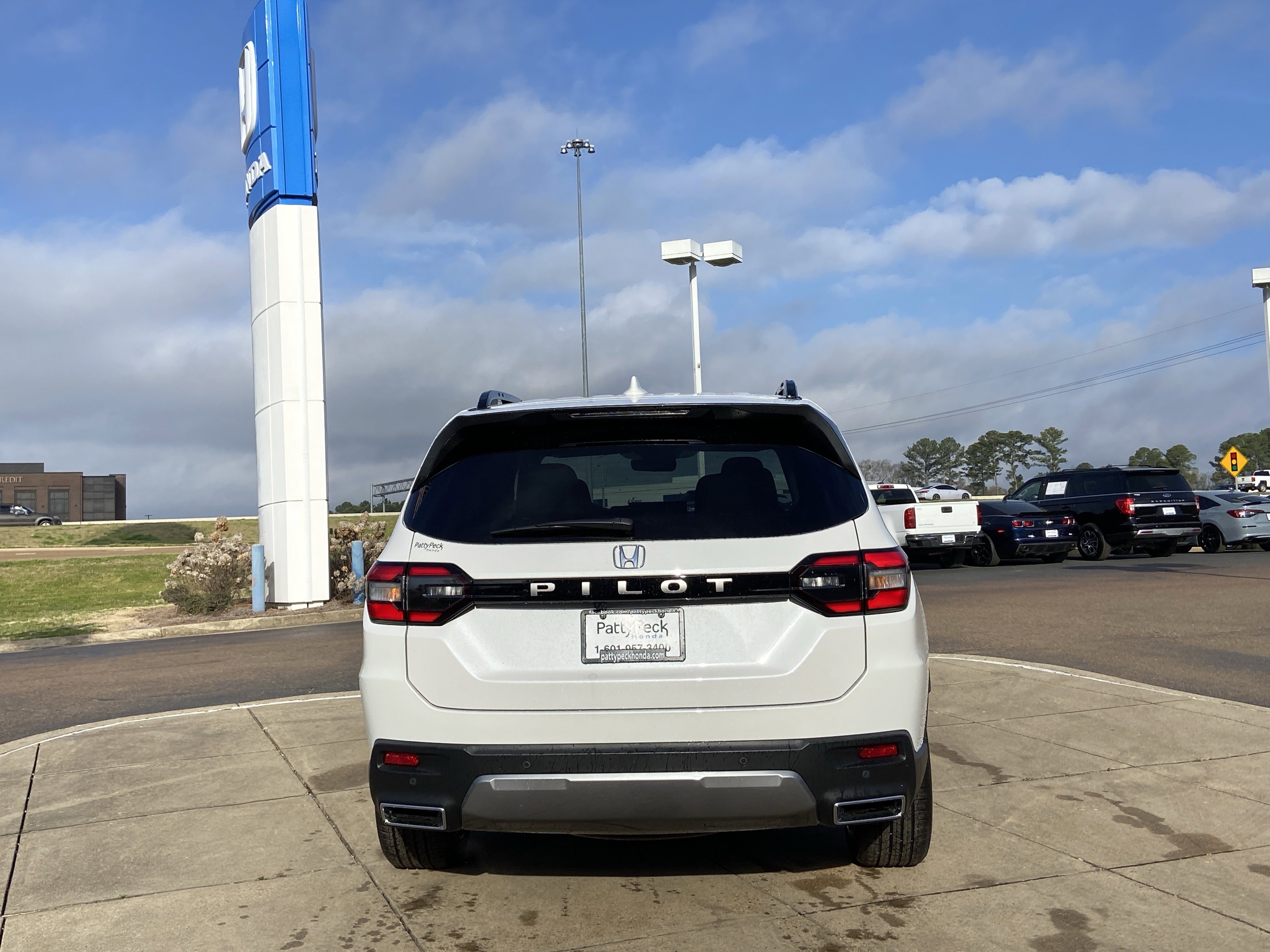 New 2026 Platinum White Pearl Honda EX-L image 9