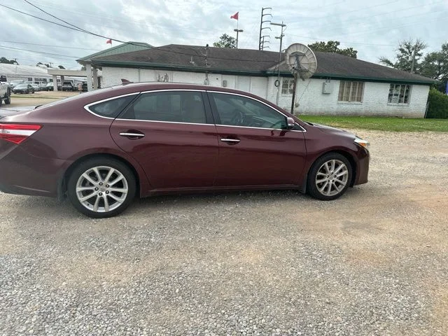 Used 2013  Toyota Limited image 15
