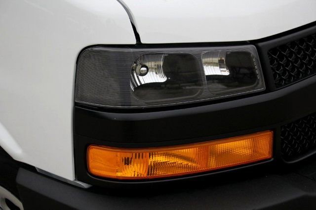 New 2025 Summit White Chevrolet WT image 2