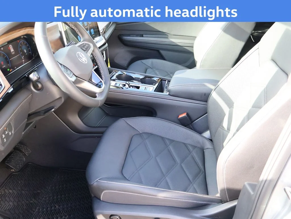 New 2026 Silver Volkswagen 2.0T SE w/Technology image 9