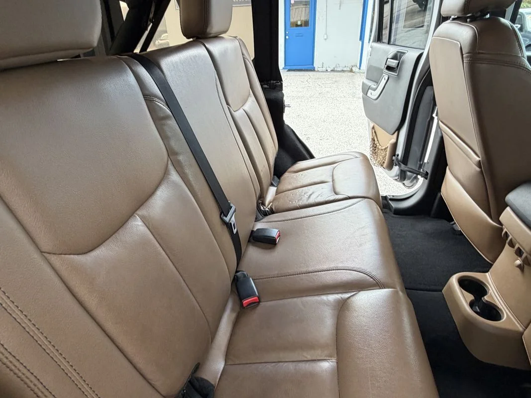 Used 2013  Jeep Sahara image 26