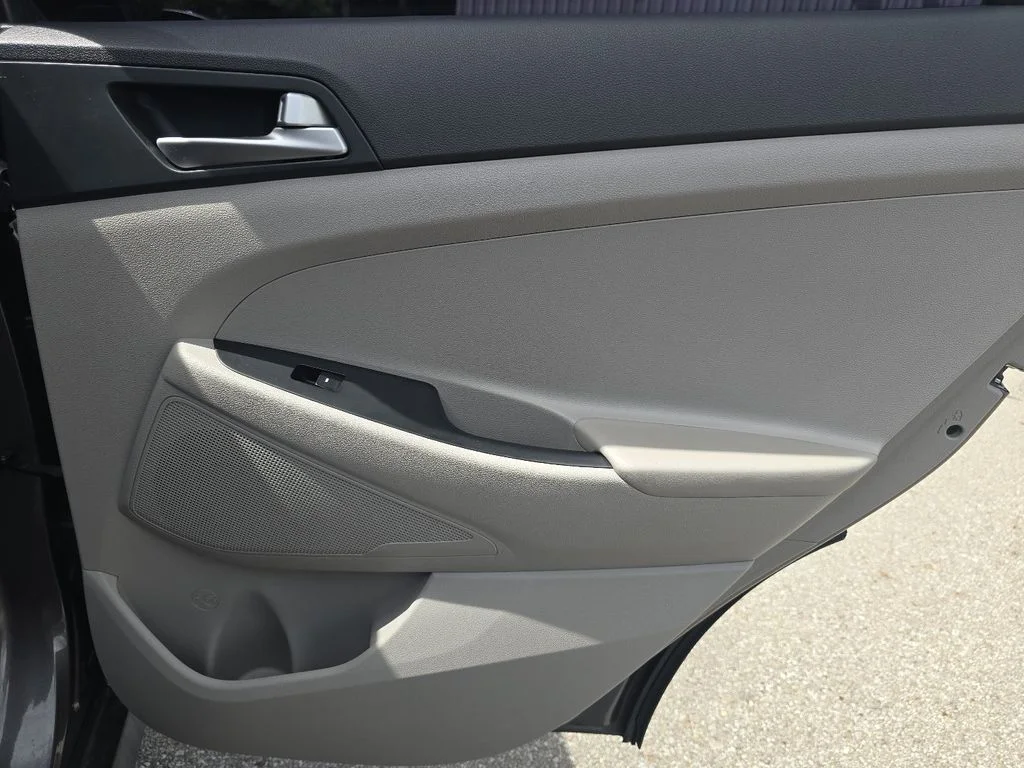 Used 2020 Gray Hyundai SE image 19