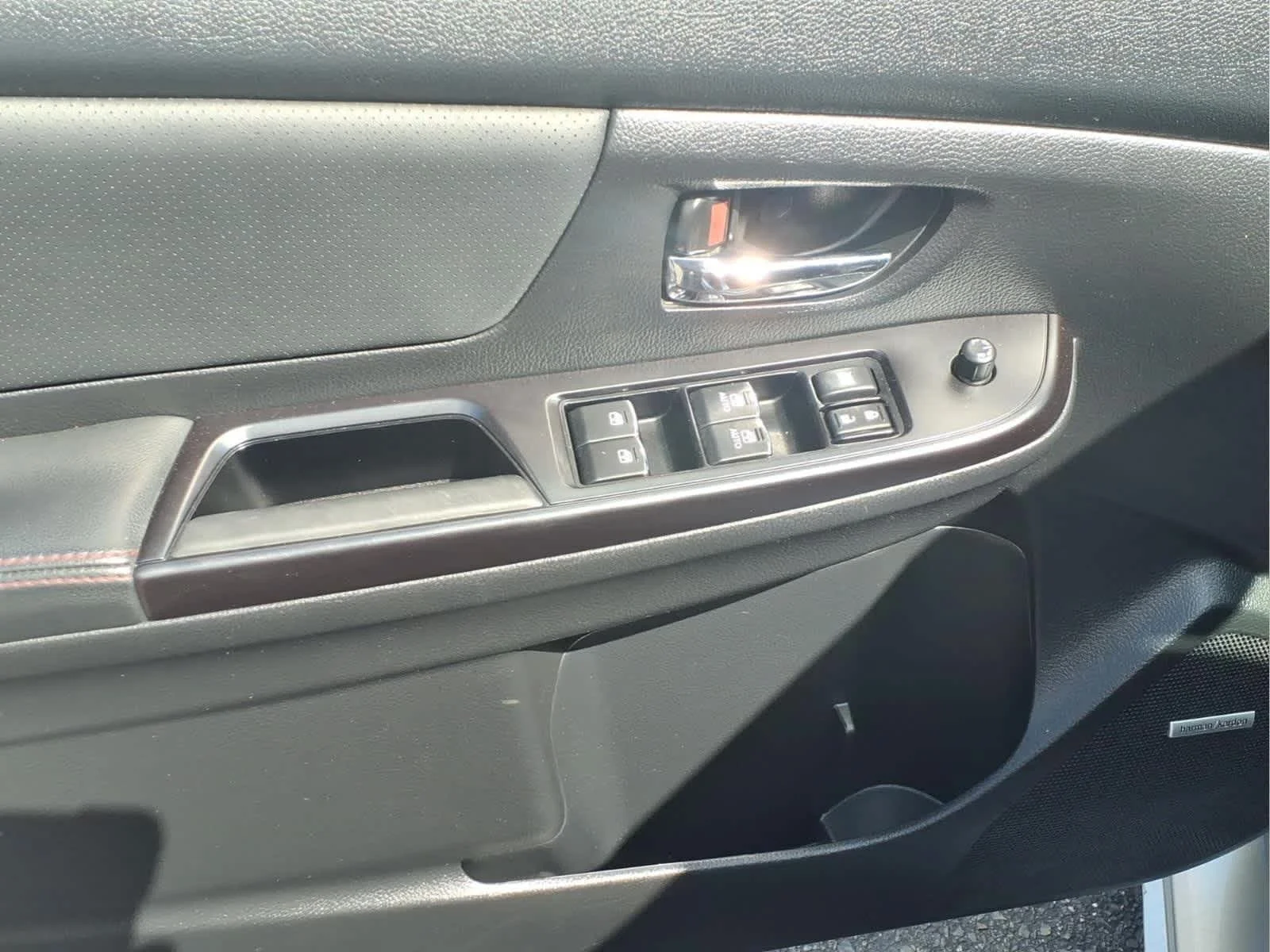 Used 2018 Ice Silver Metallic Subaru Limited image 12