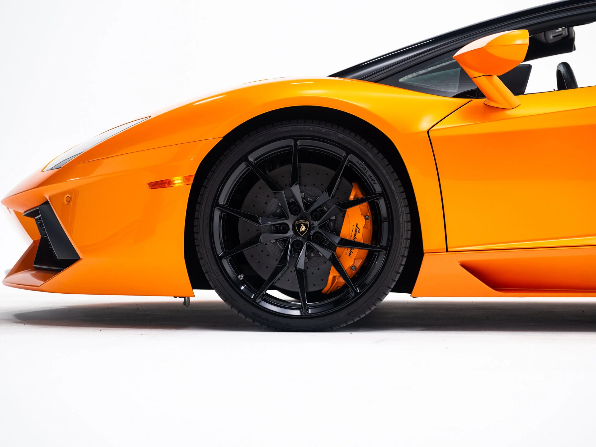 Used 2016 Arancio Atlas Pearl Effect Lamborghini LP700-4 image 10
