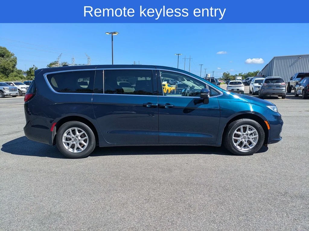 Used 2023 Blue Chrysler Touring L image 3