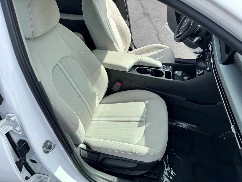 2025 Hyundai Sonata SEL - Photo 28