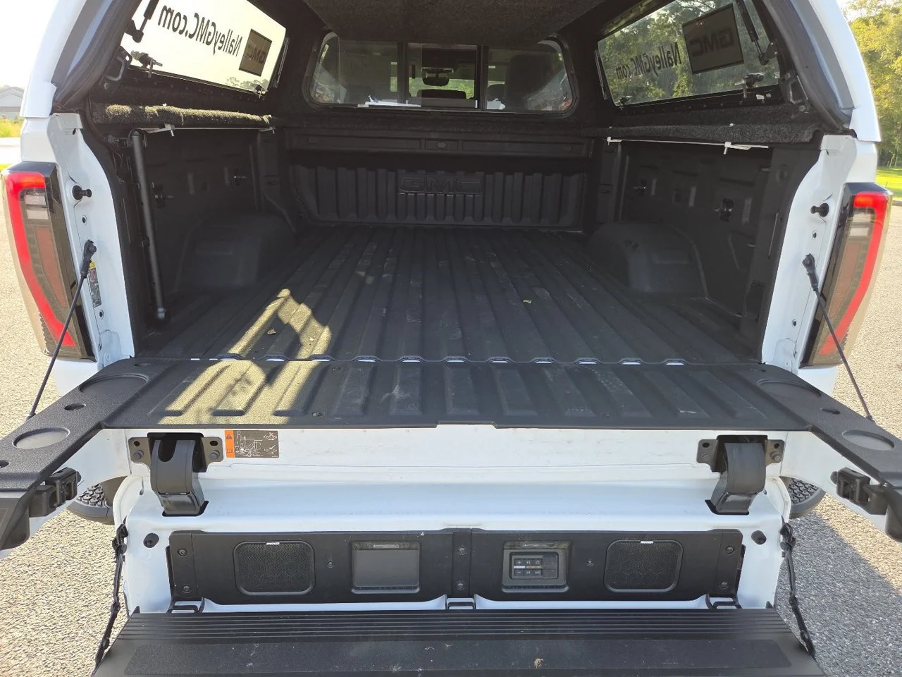 Used 2025 Summit White GMC AT4X image 27