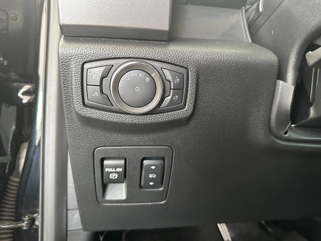 Used 2020 Black Ford XLT image 19
