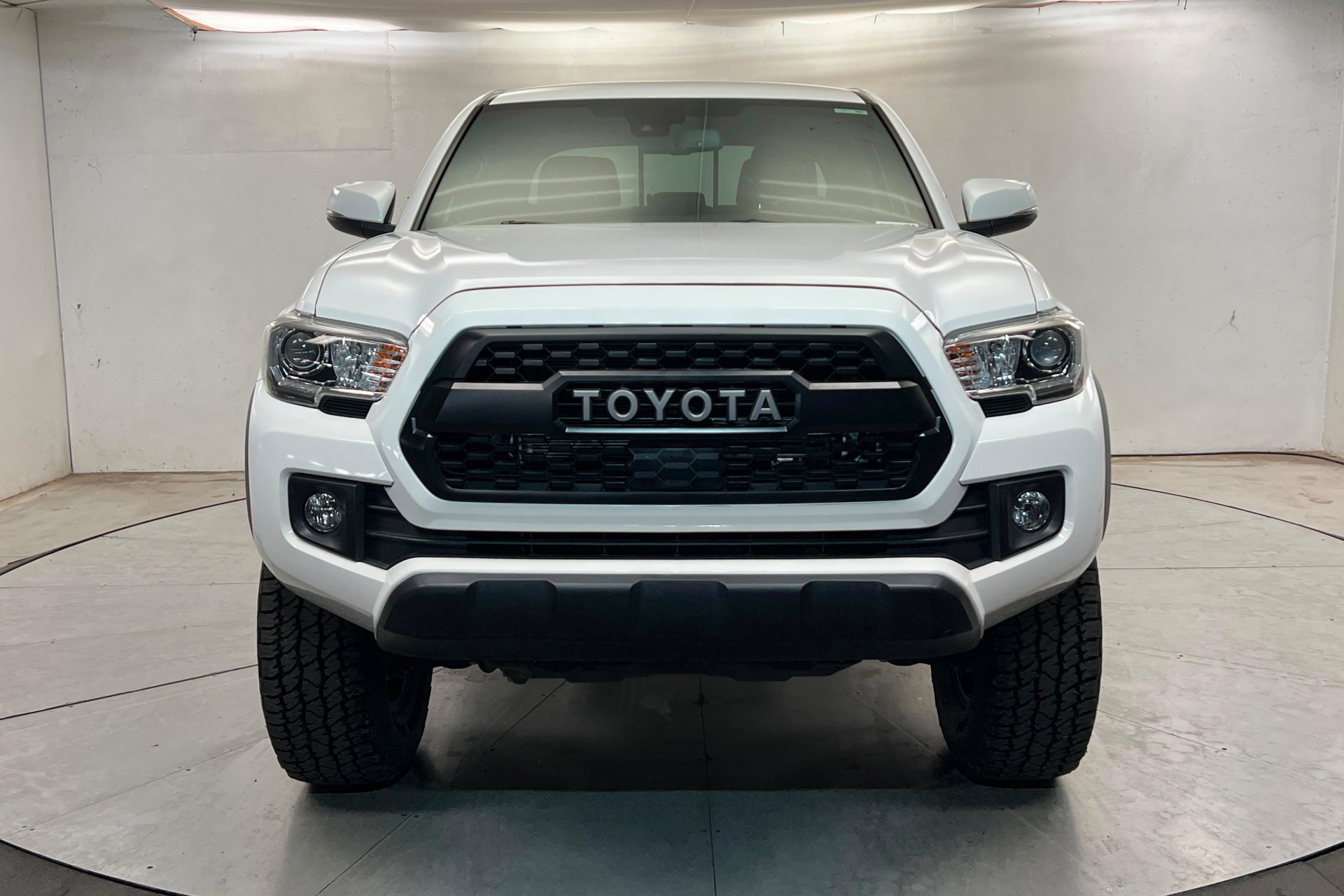 Used 2019 SUPER WHITE Toyota TRD Off-Road image 9