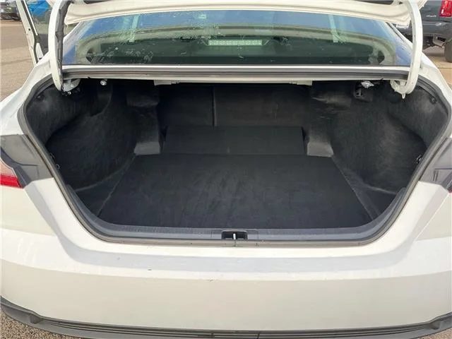 Used 2025 Wind Chill Pearl Toyota XSE image 27
