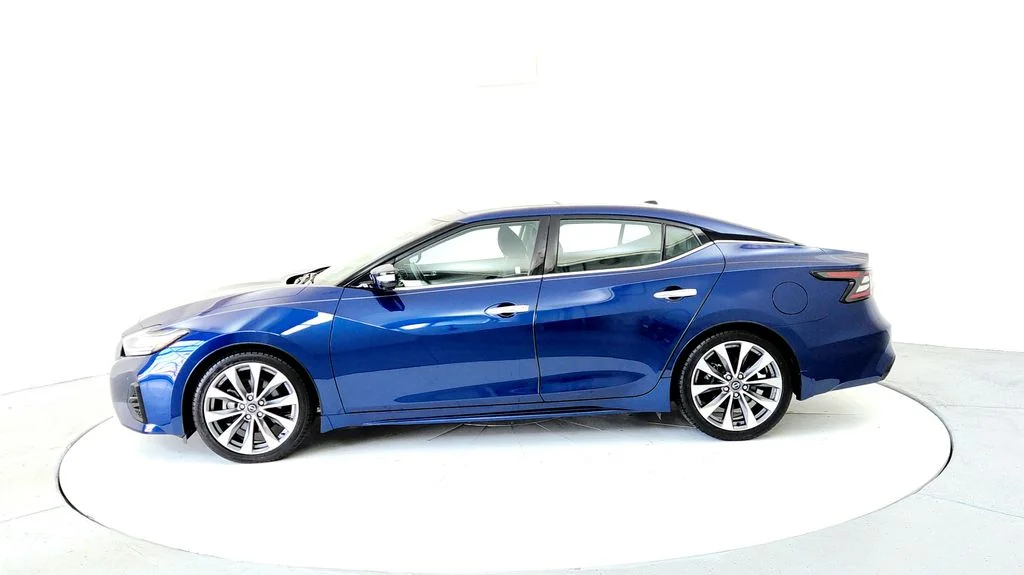 Used 2023 Blue Nissan Platinum image 3