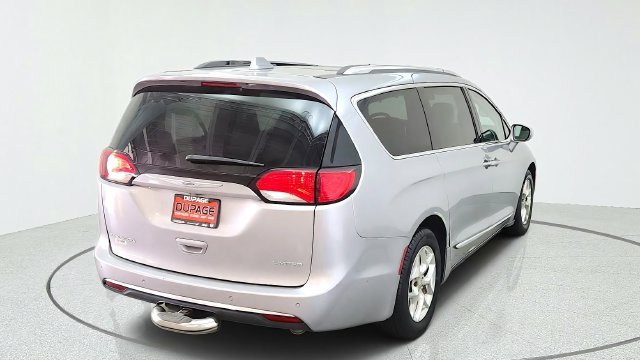 Used 2017 Silver Chrysler Limited image 11