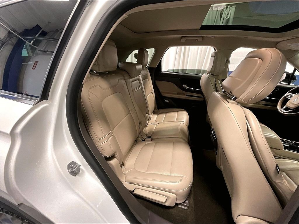 Used 2020 White Lincoln Standard image 16