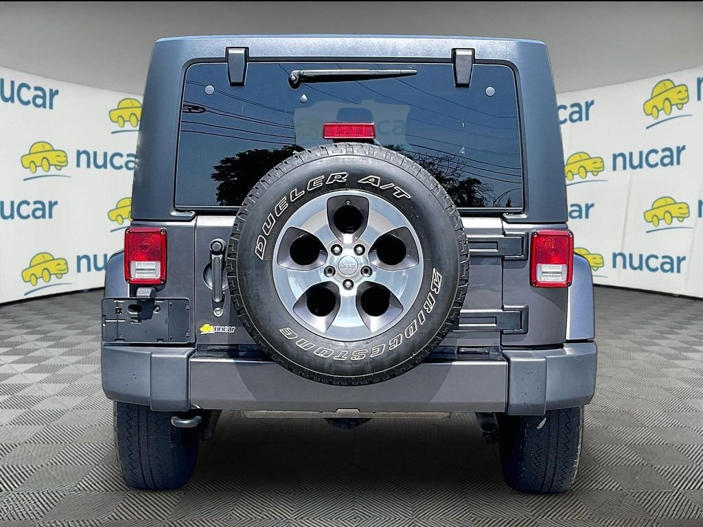 Used 2018 Gray Jeep Unlimited Sahara image 5