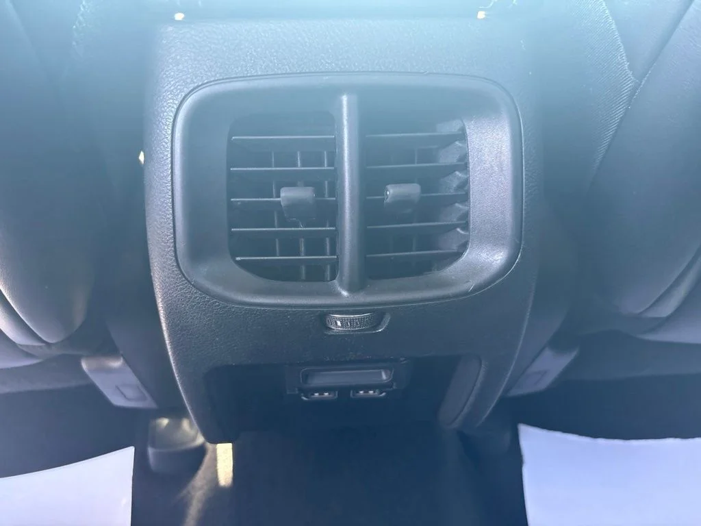 Used 2019 Gray Jeep Latitude Plus image 29