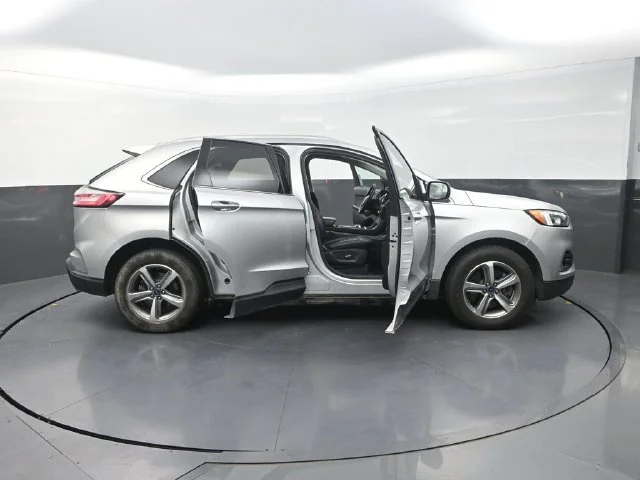 Used 2019 Silver Ford SEL image 37