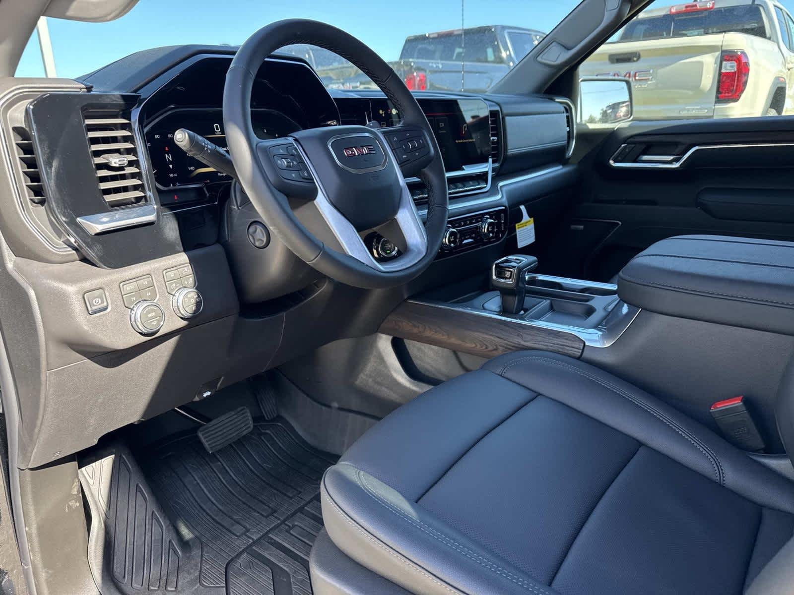 2026 GMC Sierra 1500 SLT - Photo 10