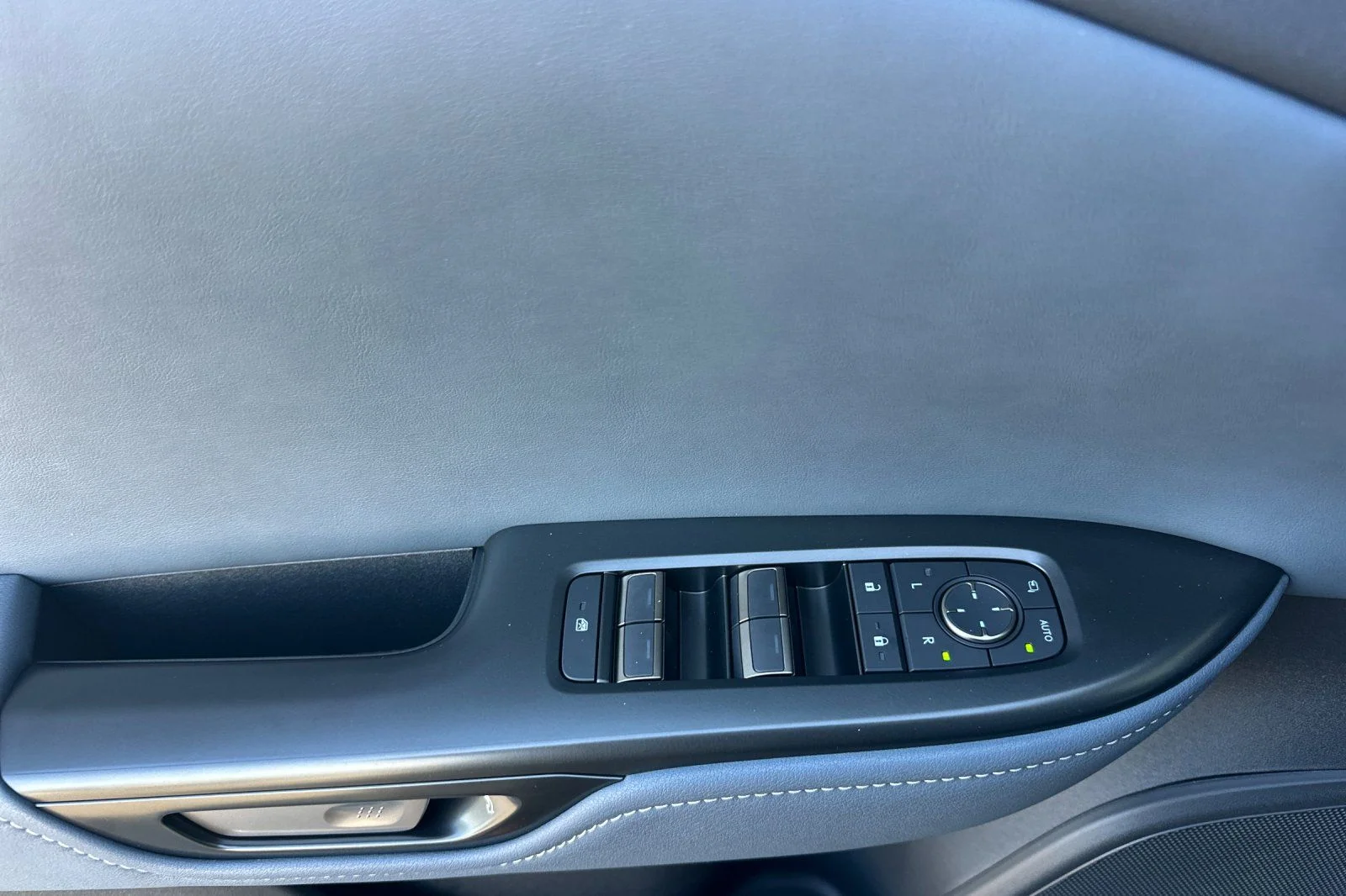 New 2026 Caviar Lexus  350e PREMIUM image 8