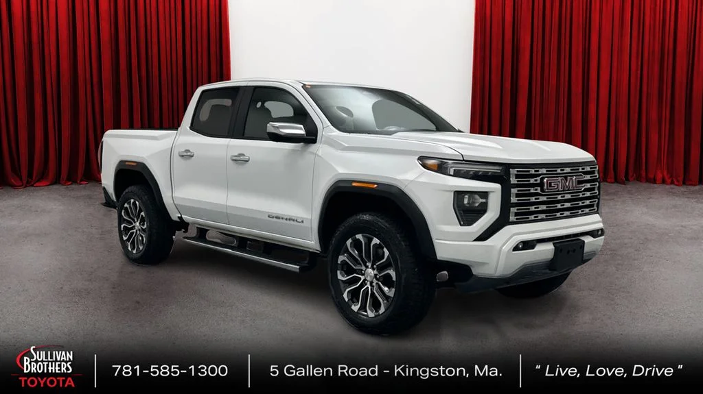 Used 2024 White GMC Denali image 3