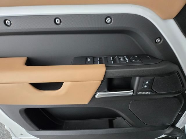 2025 Land Rover Defender V8 - Photo 21