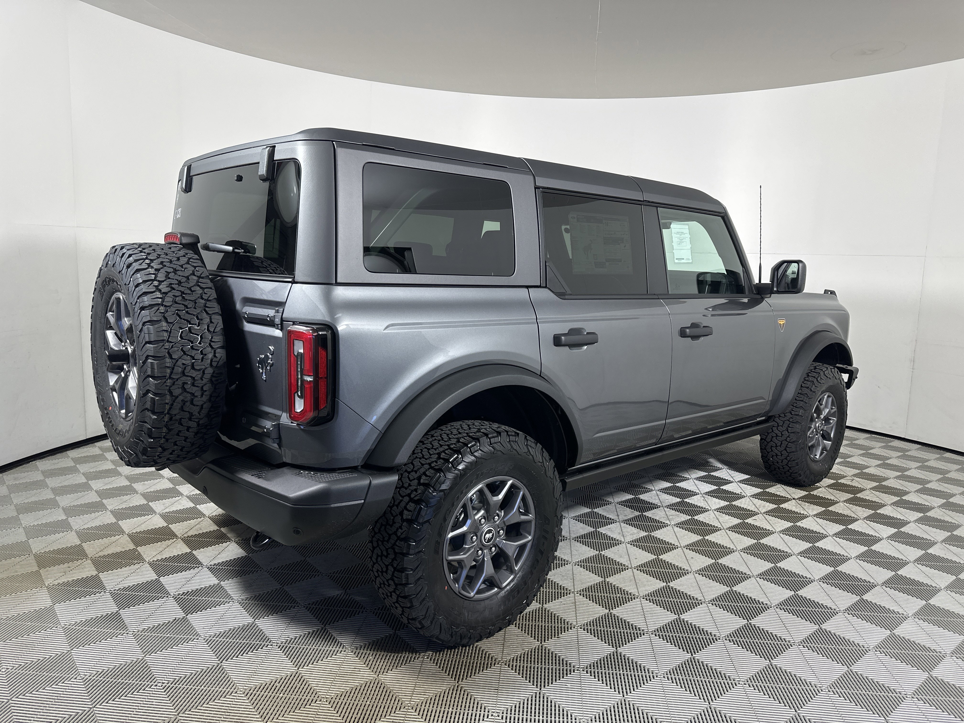 New 2025 CARBONIZED GRAY MET Ford Badlands image 7