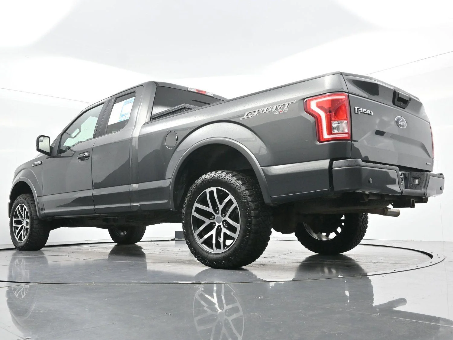 Used 2016 Magnetic Metallic Ford XLT image 52