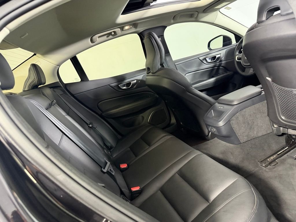Used 2025 Onyx Black Metallic Volvo B5 Plus image 25