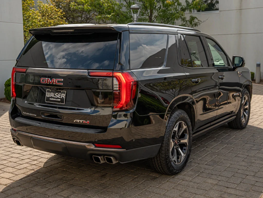 Used 2025 Onyx Black GMC AT4 Ultimate image 10