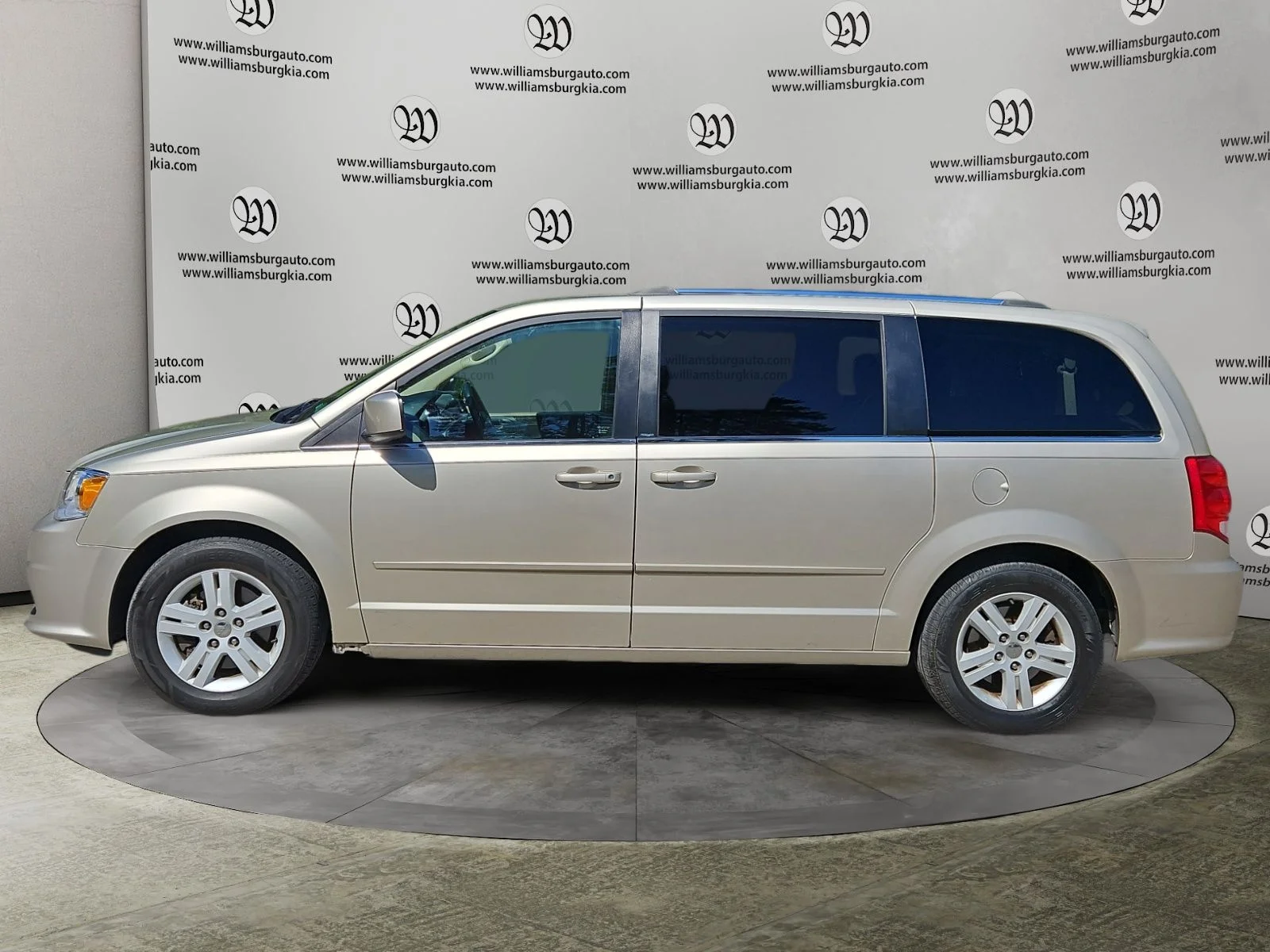 Used 2013 Dodge Grand Caravan Crew with VIN 2C4RDGDG6DR800387 for sale in Williamsburg, VA