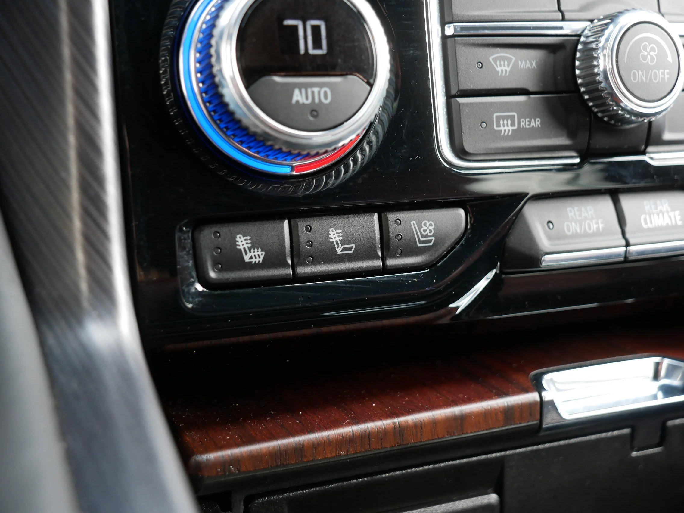 Used 2024 Onyx Black GMC Denali Ultimate image 28