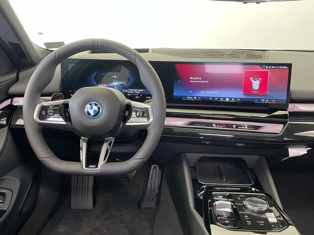 New 2026 White BMW xDrive40 image 21