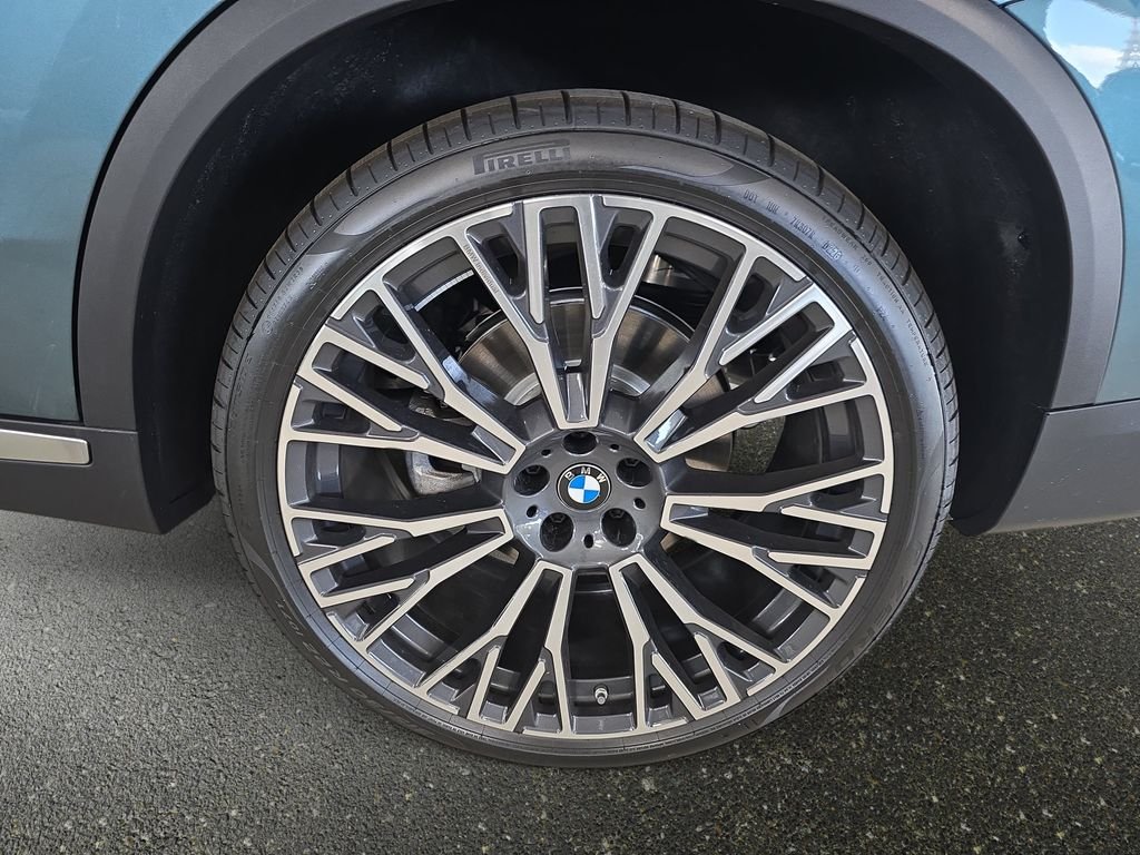 New 2026 Blue Ridge Mountain Metallic BMW sDrive40i image 21