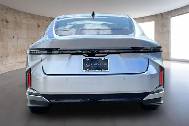 New 2026 Iridium Lexus  image 4