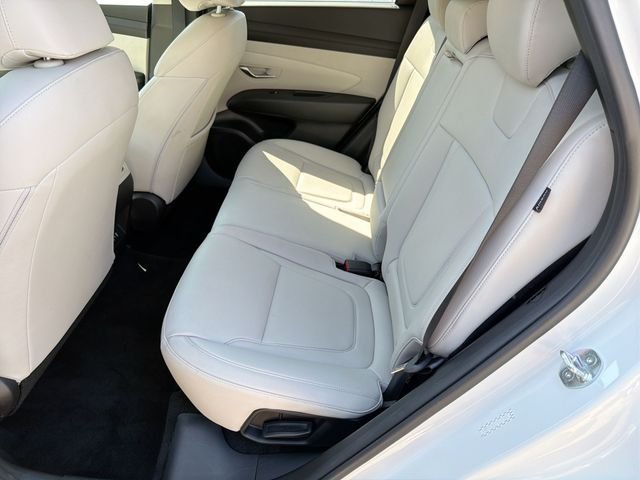 Used 2025 White Hyundai SEL Convenience image 27