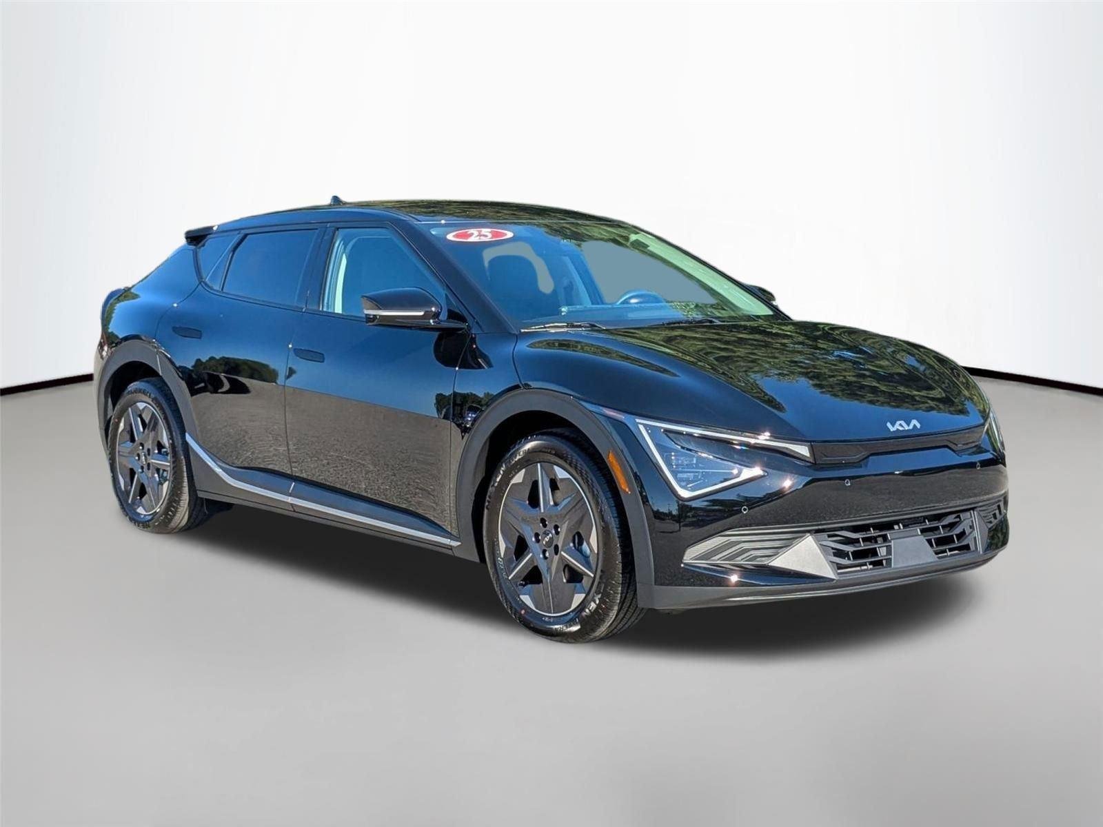 New 2025 Ebony Black Kia Light Long Range image 5