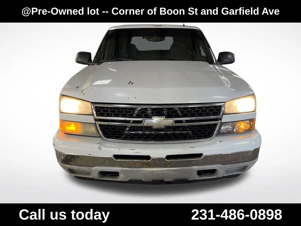 Used 2006 White Chevrolet LT image 8
